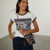 Lion Of Porches T-Shirts | T-Shirt Com Estampado De Riscas Na Frente